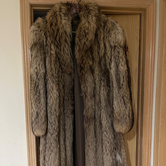 Beautiful 100% Racoon Fur Coat with Headdress - Picture 1 of 6